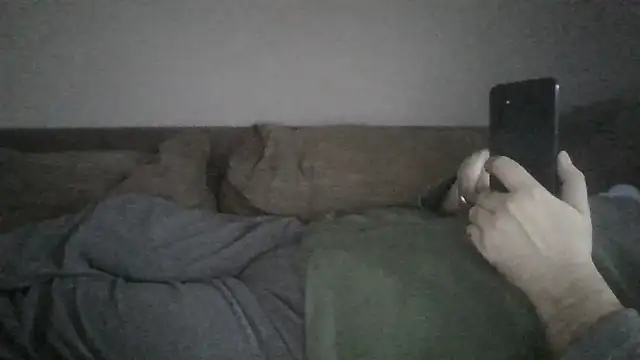 Snapshot of Anderrust chatting on November 16, 12:11 pm Anderrust online show from November 16, 12:11 pm