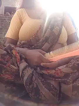 Snapshot of Lattika-Bhabhi chatting on February 12, 8:06 am Lattika-Bhabhi online show from February 12, 8:06 am