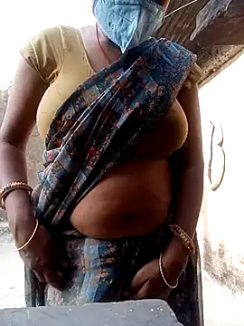 Snapshot of Lattika-Bhabhi chatting on February 24, 11:21 am Lattika-Bhabhi online show from February 24, 11:21 am