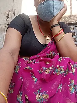Snapshot of Lattika-Bhabhi chatting on June 2, 11:23 am Lattika-Bhabhi online show from June 2, 11:23 am