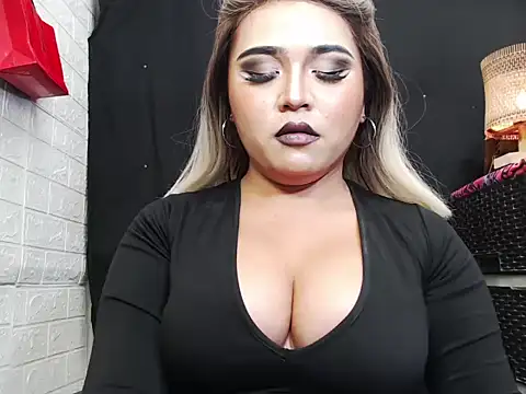 Snapshot of x12inchanaconda chatting on November 27, 12:56 am x12inchanaconda online show from November 27, 12:56 am