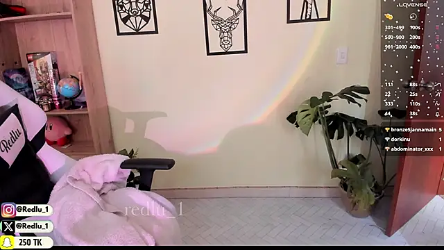 Snapshot of Redlu_1 chatting on February 14, 2:44 pm Redlu 1 online show from February 14, 2:44 pm