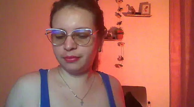 Snapshot of lorenitabella chatting on February 12, 5:47 am lorenitabella online show from February 12, 5:47 am