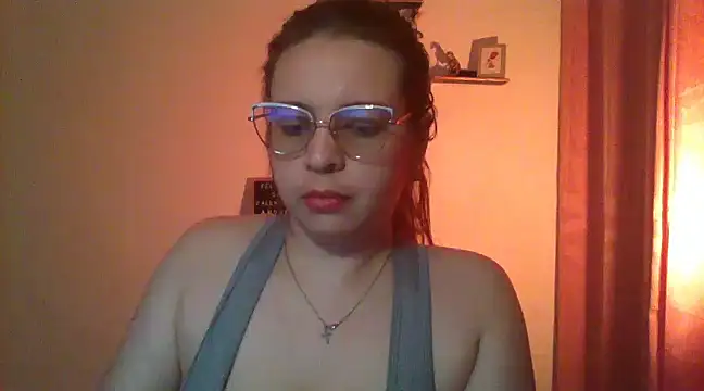 Snapshot of lorenitabella chatting on February 16, 6:10 am lorenitabella online show from February 16, 6:10 am