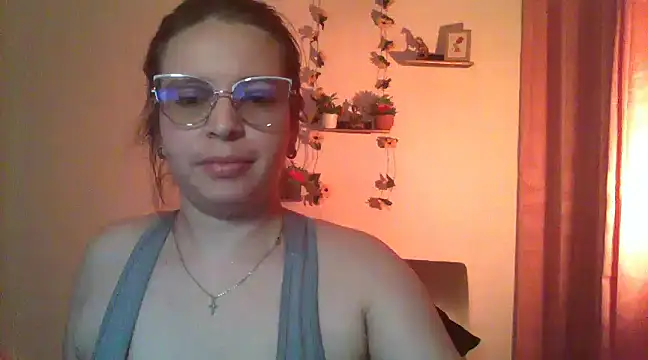 Snapshot of lorenitabella chatting on February 16, 9:15 am lorenitabella online show from February 16, 9:15 am
