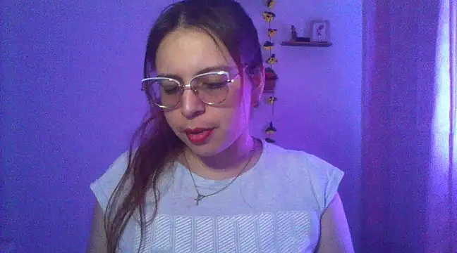 Snapshot of lorenitabella chatting on February 27, 6:29 am lorenitabella online show from February 27, 6:29 am