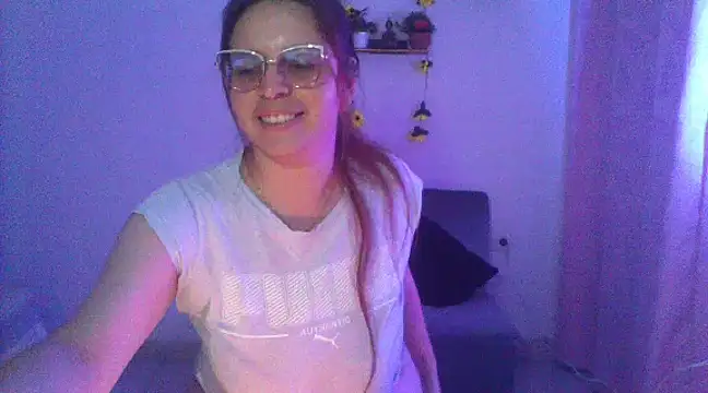 Snapshot of lorenitabella chatting on February 27, 9:32 am lorenitabella online show from February 27, 9:32 am