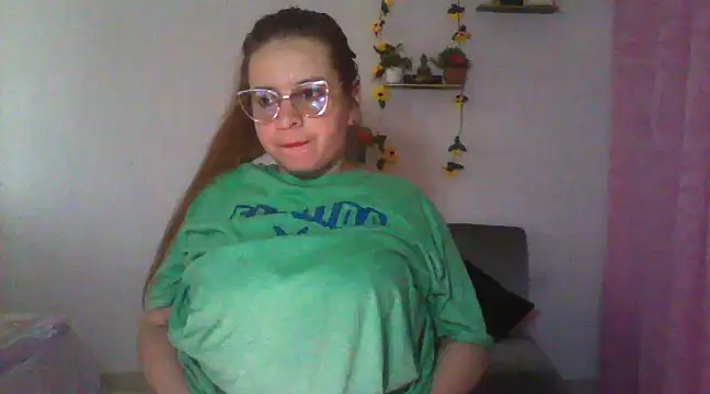 Snapshot of lorenitabella chatting on March 6, 2:40 pm lorenitabella online show from March 6, 2:40 pm