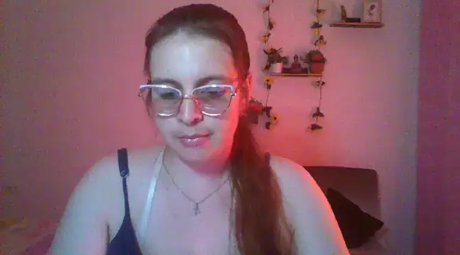 Snapshot of lorenitabella chatting on March 8, 12:22 am lorenitabella online show from March 8, 12:22 am
