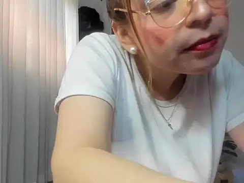 Snapshot of lorenitabella chatting on October 17, 7:38 pm lorenitabella online show from October 17, 7:38 pm