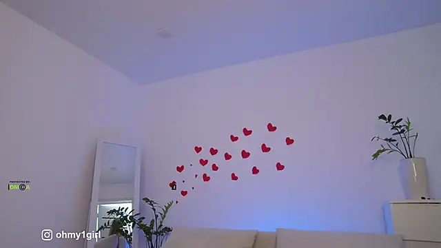 Fallinlove1 online show from February 14, 8:00 am