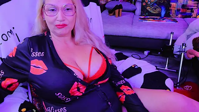 mature lisa naughty online show from September 14, 9:14 pm