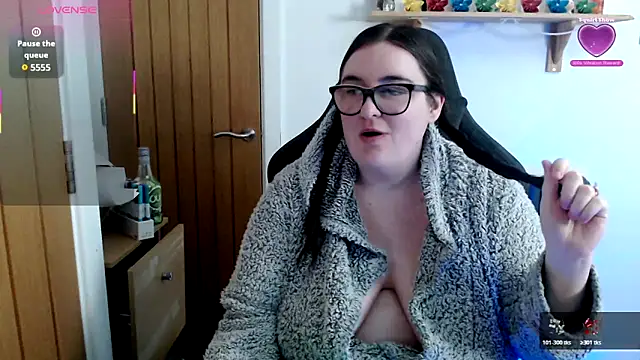 Rebecca Summer online show from April 23, 6:25 am