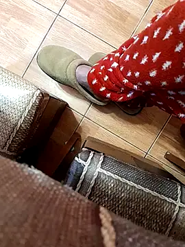 feet toes online show from February 27, 5:34 am