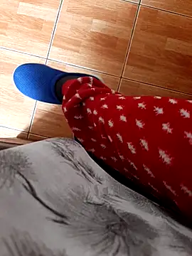 feet toes online show from April 14, 5:35 am