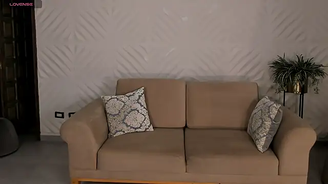 MadelineFox online show from April 21, 9:04 am