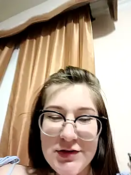 HunnyyLove online show from December 17, 10:43 pm