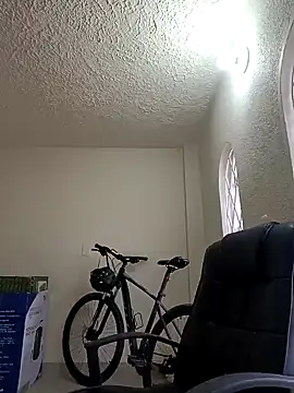 HunnyyLove online show from December 18, 8:57 pm