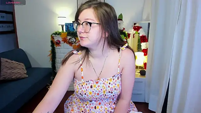 HunnyyLove online show from December 23, 3:33 pm