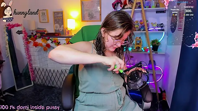 HunnyyLove online show from February 17, 2:57 pm