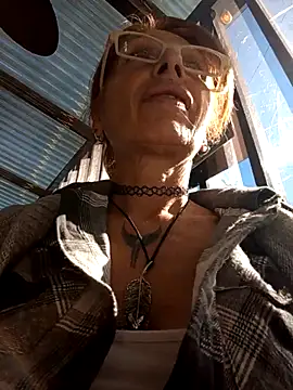 FrozenWaffle online show from April 22, 2:51 pm