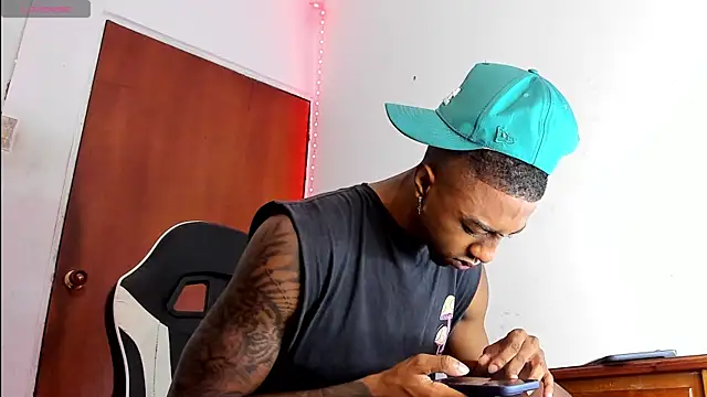 YeremiBrowm online show from December 4, 4:16 pm