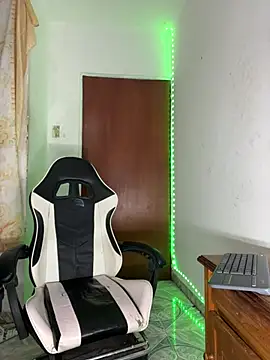 YeremiBrowm online show from February 6, 12:00 am