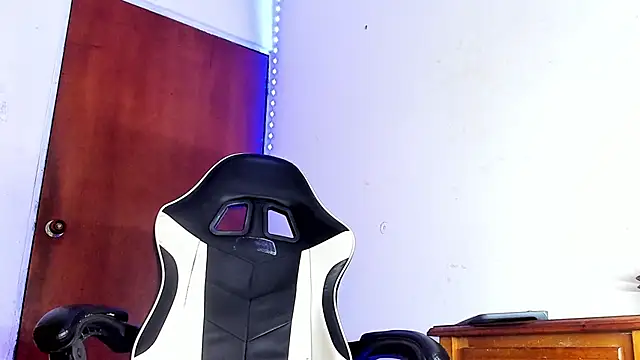 YeremiBrowm online show from February 7, 8:20 pm