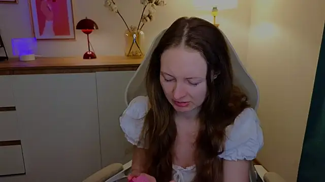 freya nilsson online show from December 8, 3:45 pm