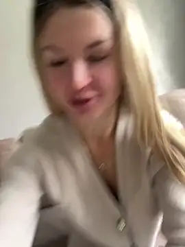 AngelMiaM online show from April 28, 7:24 am