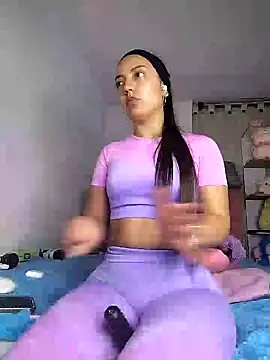 Snapshot of amycute_ chatting on January 18, 12:24 am amycute online show from January 18, 12:24 am