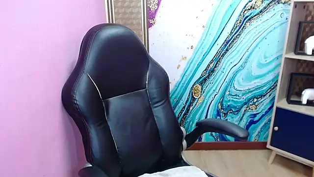 Amy Ronan online show from November 5, 4:07 pm