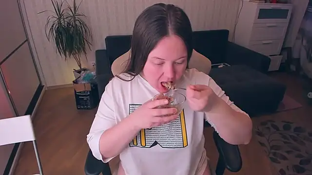 Jessica Rubatte online show from December 6, 7:32 am