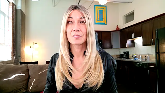 Snapshot of EveEnigma chatting on January 8, 5:26 pm EveEnigma online show from January 8, 5:26 pm