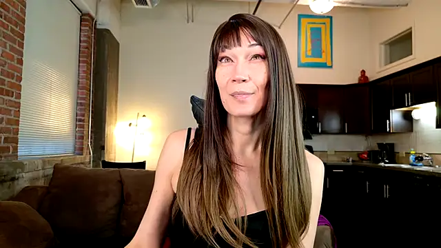 Snapshot of EveEnigma chatting on January 9, 1:35 pm EveEnigma online show from January 9, 1:35 pm