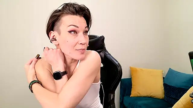 Snapshot of EveEnigma chatting on January 28, 7:53 pm EveEnigma online show from January 28, 7:53 pm