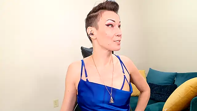 Snapshot of EveEnigma chatting on February 5, 1:54 pm EveEnigma online show from February 5, 1:54 pm