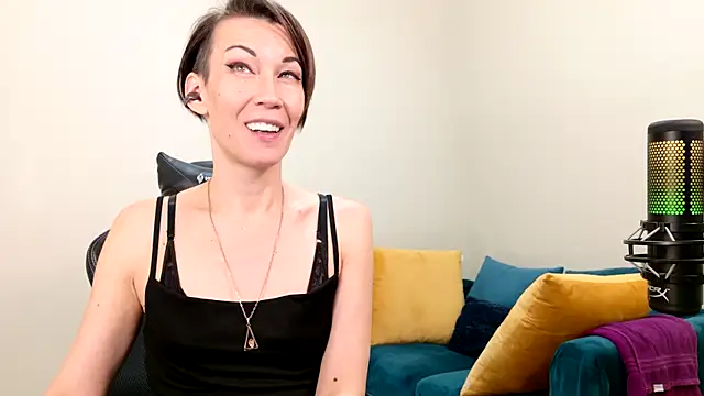 Snapshot of EveEnigma chatting on February 13, 5:33 pm EveEnigma online show from February 13, 5:33 pm