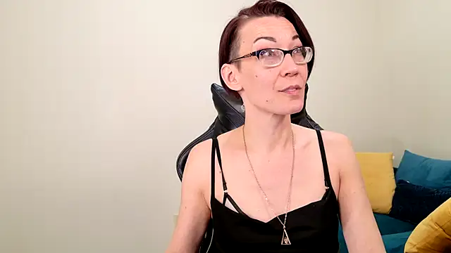 Snapshot of EveEnigma chatting on February 25, 5:04 pm EveEnigma online show from February 25, 5:04 pm