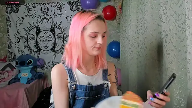 Cutie Adelia online show from December 12, 1:28 pm