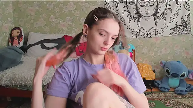 Snapshot of Cutie_Adelia chatting on May 27, 10:34 am Cutie Adelia online show from May 27, 10:34 am