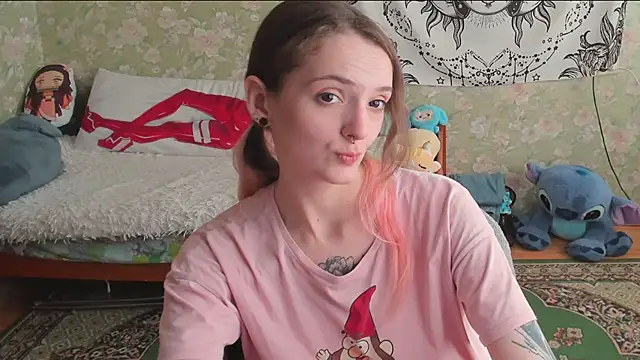Snapshot of Cutie_Adelia chatting on June 4, 11:05 am Cutie Adelia online show from June 4, 11:05 am