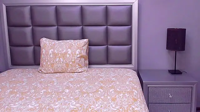 Snapshot of HellennSweet chatting on February 24, 4:49 am HellennSweet online show from February 24, 4:49 am