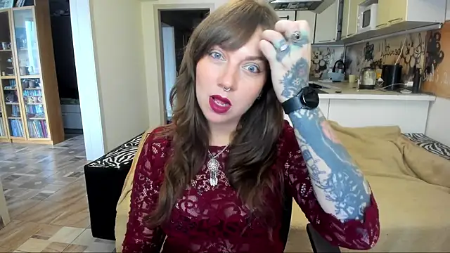 Snapshot of StacyTigerr chatting on October 2, 8:32 am StacyTigerr online show from October 2, 8:32 am