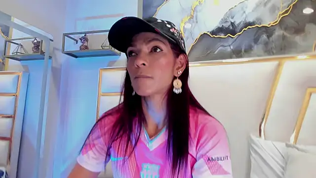 HannaPetit online show from February 14, 8:05 pm