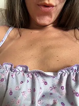 Emmabee123 online show from April 10, 5:50 pm