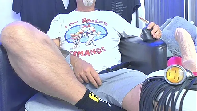 Snapshot of openminddaddy chatting on December 8, 10:19 am openminddaddy online show from December 8, 10:19 am