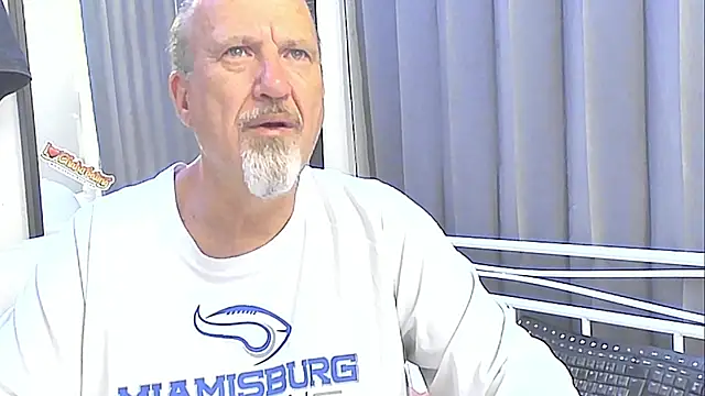 Snapshot of openminddaddy chatting on December 21, 11:02 pm openminddaddy online show from December 21, 11:02 pm