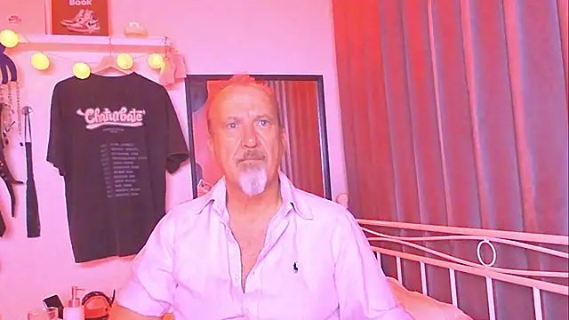 Snapshot of openminddaddy chatting on December 24, 3:27 am openminddaddy online show from December 24, 3:27 am