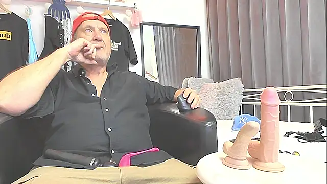 Snapshot of openminddaddy chatting on January 3, 11:55 pm openminddaddy online show from January 3, 11:55 pm